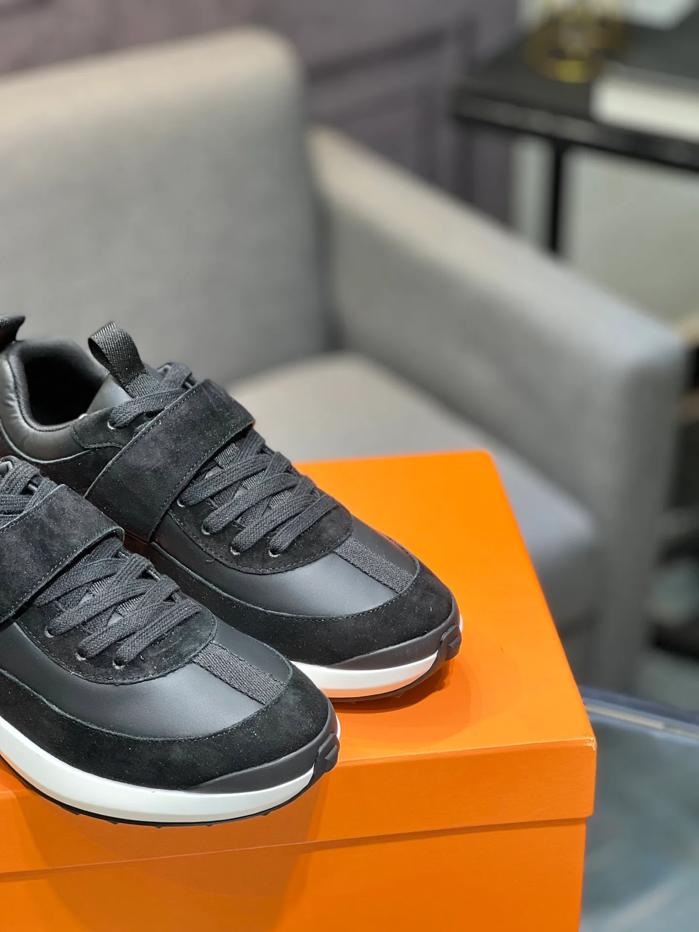 Men's shoes 💰600 Actual photos 🎬 [Hermès] Couple style, official website synchronization Counter quality French Paris catwalk style Simple and classic Imported original fabric Original 1:1 outsole! The highest version on the market! Size: Female 35-41. Male 39-45 (female 41, male 45 customized)